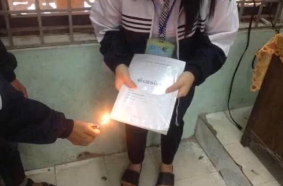 Meme Học Bài Ôn Thi – Ảnh Chế Học Sinh Áp Lực Thi 📚