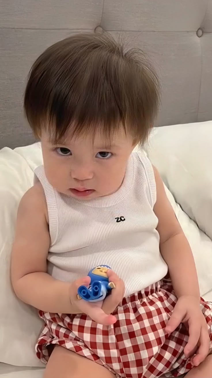 Meme Lườm – Ảnh Chế Biểu Cảm Lườm Nguýt Đầy Thái Độ 😒 45 Lườm meme độc đáo