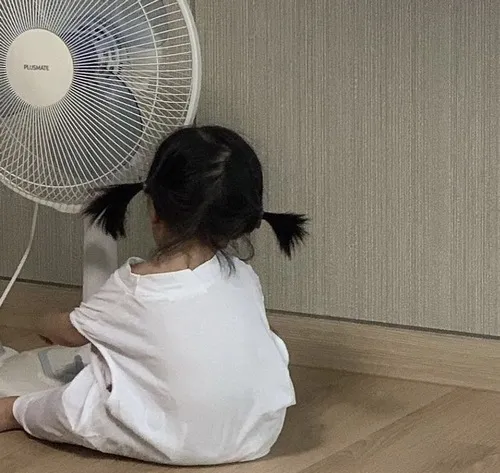 Meme bé Hàn dỗi Meme bé Hàn dỗi