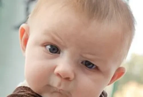 Meme Nghi Ngờ – Ảnh Chế Biểu Cảm Suspicious Hài Hước 🤨