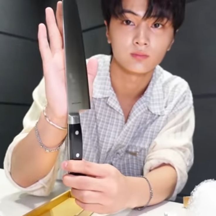 Meme Cầm Dao – Ảnh Chế Đe Dọa Hài Hước Troll Bạn Bè 🔪 89 Anh là thiên thần, nhưng thiên thần hay cầm dao