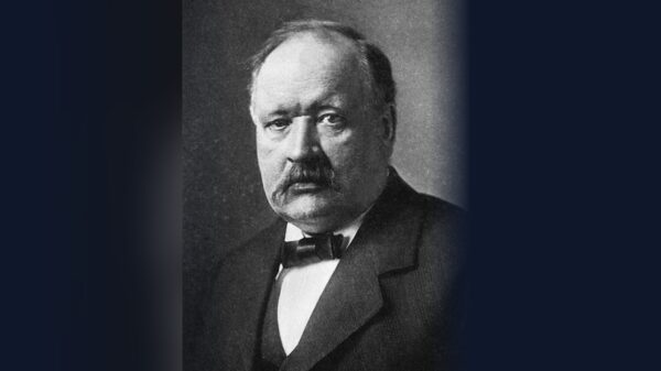 Tiểu Sử Svante Arrhenius: Thuyết Điện Ly & Phương Trình Đột Phá