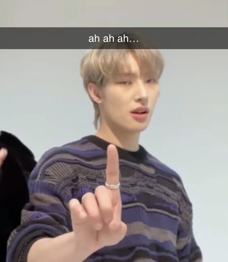 Meme Nín – Ảnh Chế Nhịn Cười Trong Tình Huống Khó Xử 🤐 152 Im trước camera đi