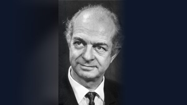 Tiểu Sử Linus Pauling: Bản Chất Liên Kết Hóa Học & 2 Giải Nobel Độc Lập