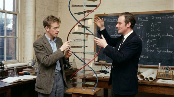 Tiểu Sử James Watson & Francis Crick: Cặp Bài Trùng Giải Mã Chuỗi Xoắn Kép DNA